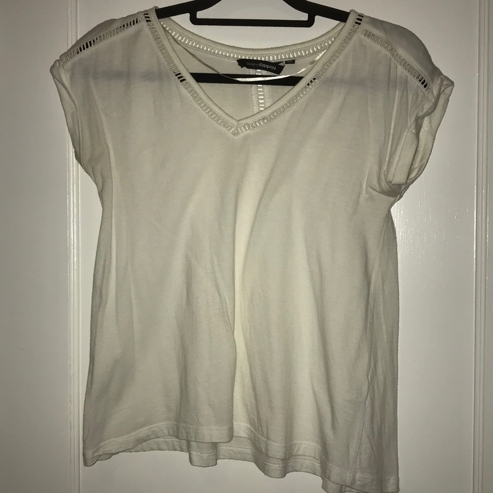 Trendy White V-Neck with Detailing